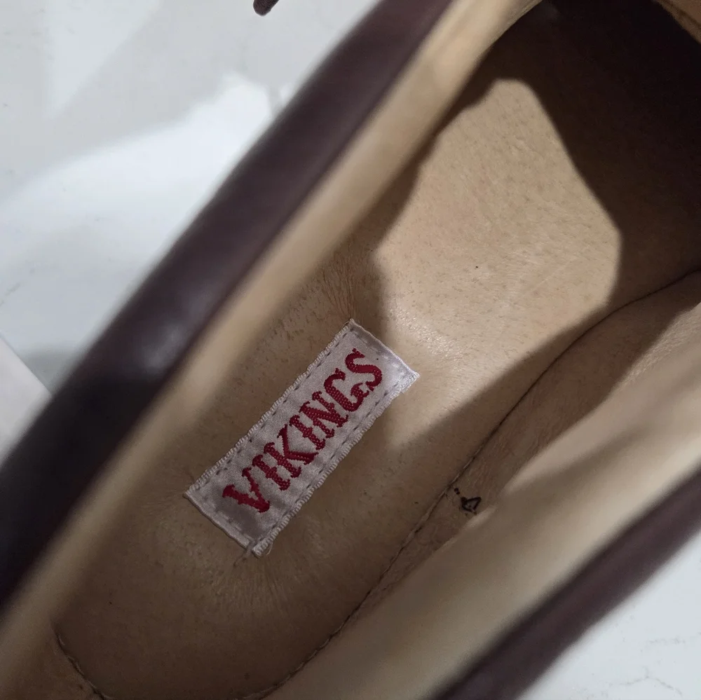 VIKINGS MEN'S BROWN LEATHER CHUKKA BOOTS SIZE 8.5 NWOT